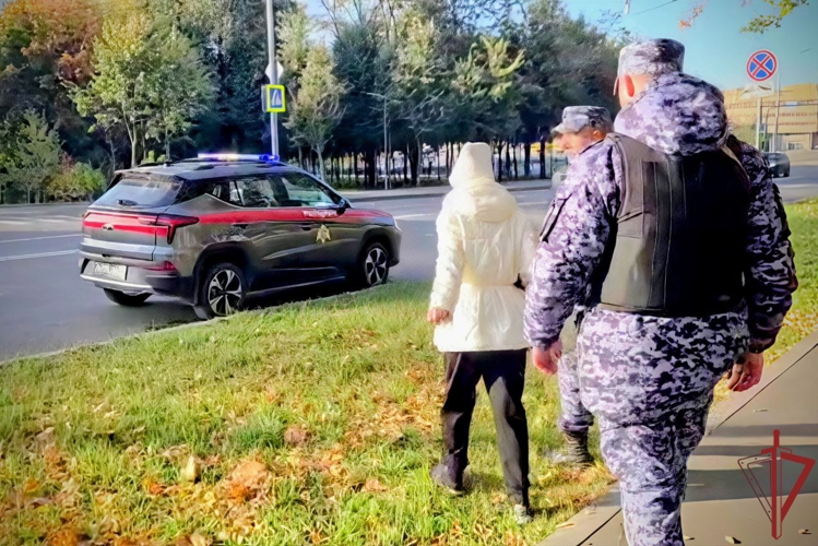 Московские росгвардейцы задержали жительницу Балашихи с крупной партией наркотиков (видео)