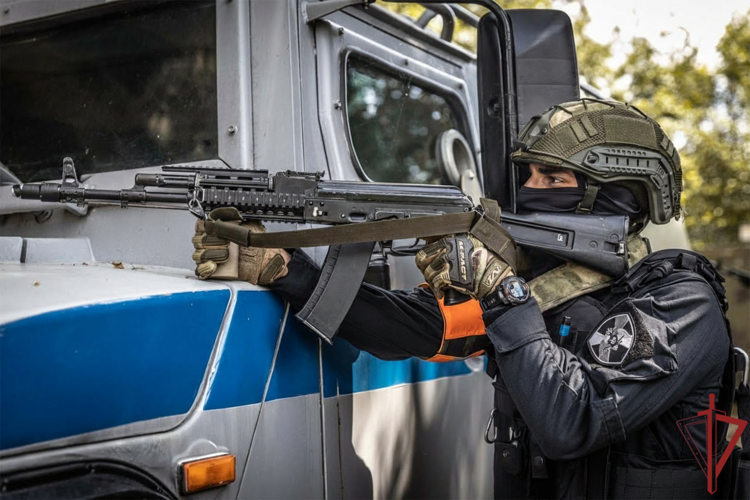 При участии столичного спецназа Росгвардии задержаны подозреваемые в мошенничестве в сфере медицинских услуг
