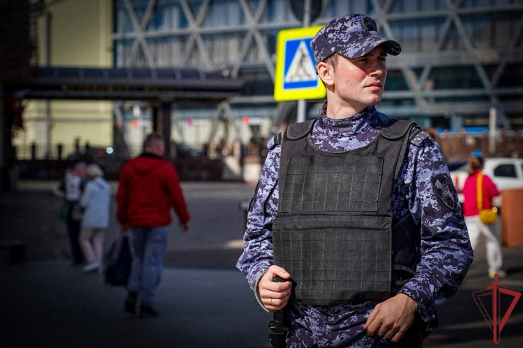 Московские росгвардейцы задержали гражданина, скрывавшегося от правосудия (видео)