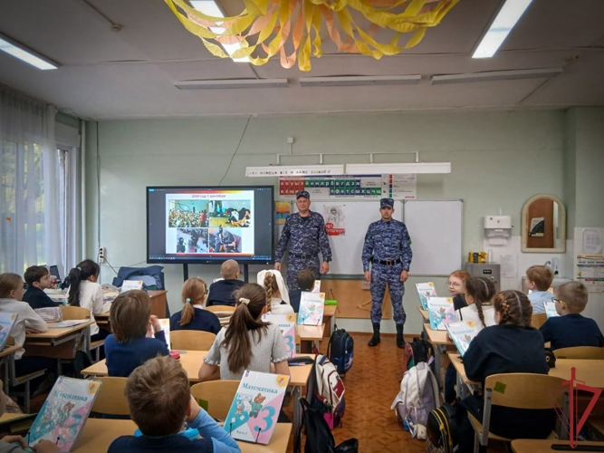 Росгвардейцы провели  Урок мужества для московских гимназистов