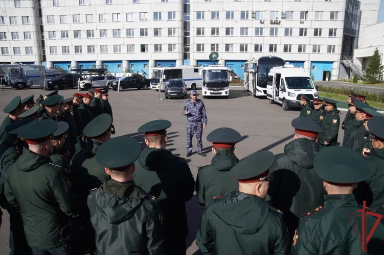Слушателей общевойсковой академии познакомили с деятельностью столичного главка Росгвардии