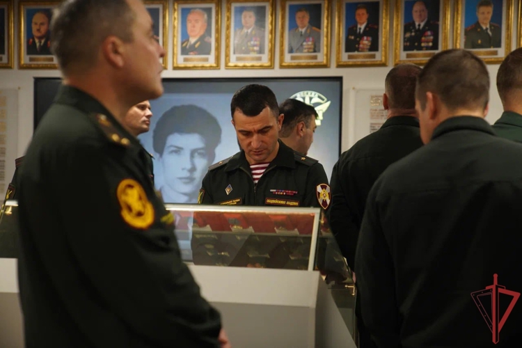 Слушателей общевойсковой академии познакомили с деятельностью столичного главка Росгвардии