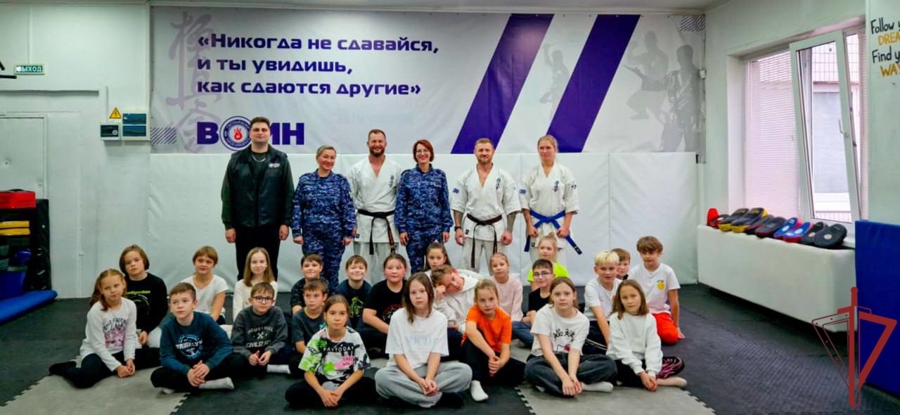 Сотрудники Росгвардии провели урок безопасности для московских школьников