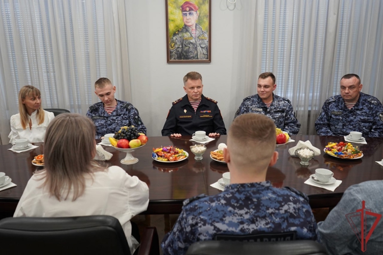 В подразделении вневедомственной охраны столичного главка Росгвардии прошла встреча с молодыми сотрудниками службы (видео)