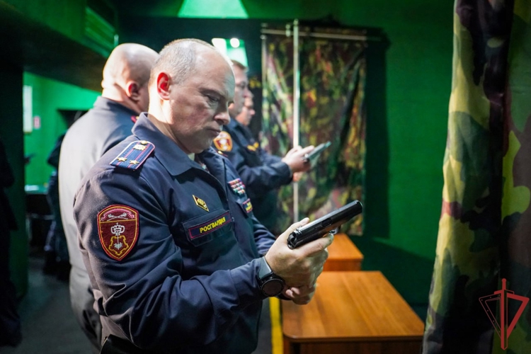 В Москве прошли соревнования по стрельбе, приуроченные Дню образования вневедомственной охраны столичного главка Росгвардии (видео)