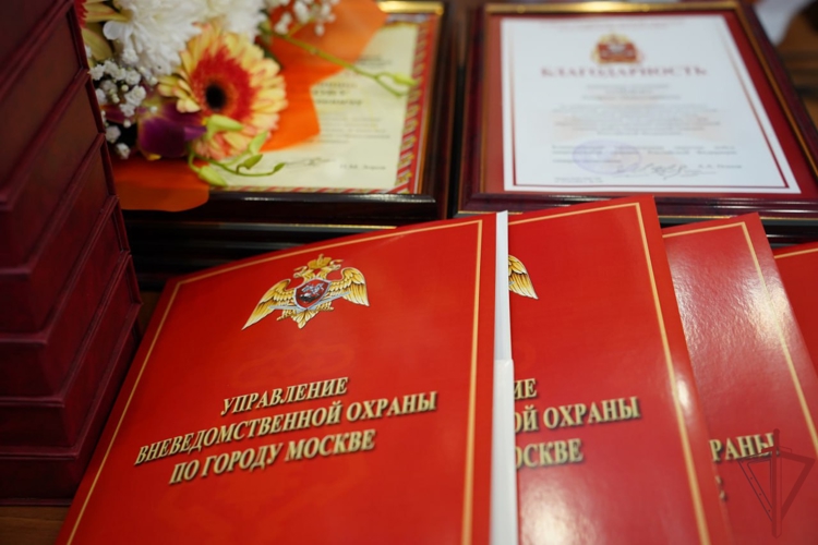 Столичных росгвардейцев отметили наградами в честь 73-летия вневедомственной охраны (видео)