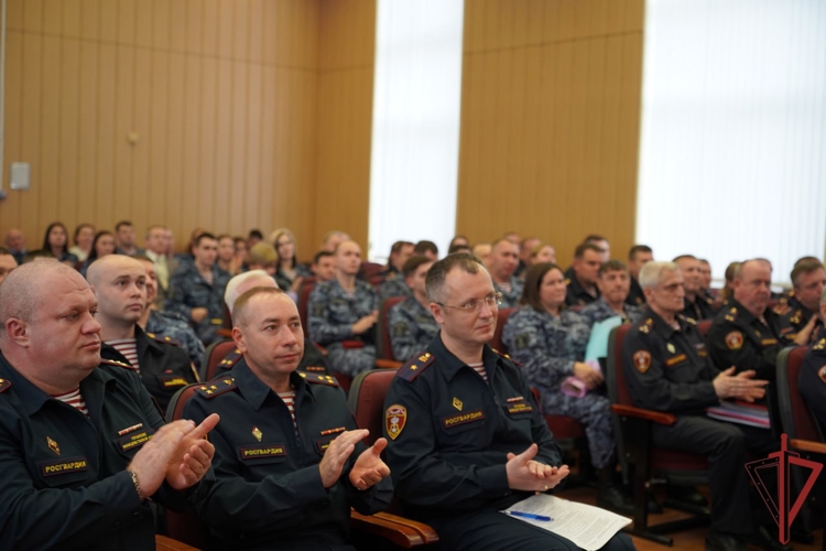 Столичных росгвардейцев отметили наградами в честь 73-летия вневедомственной охраны (видео)