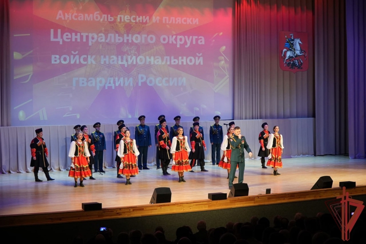 Заместитель директора Росгвардии Василий Сонин вручил государственные и ведомственные награды сотрудникам вневедомственной охраны в день профессионального праздника