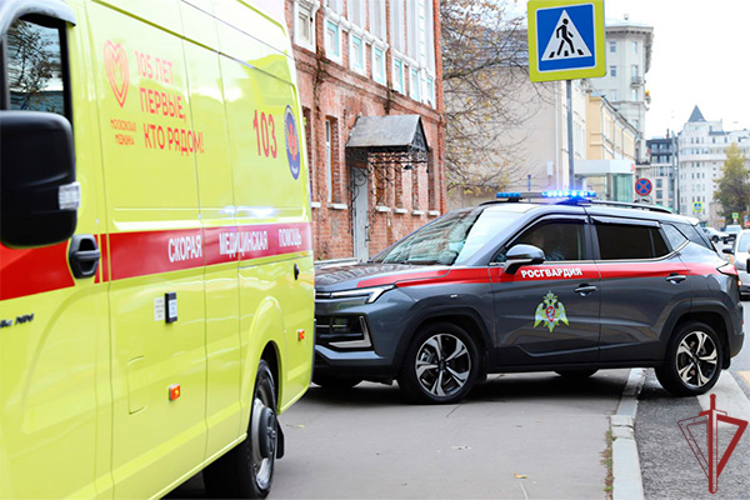 Московские росгвардейцы оказали помощь мужчине с приступом эпилепсии (видео)