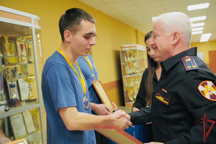 В Москве прошло первенство по настольному теннису среди сотрудников вневедомственной охраны (видео)