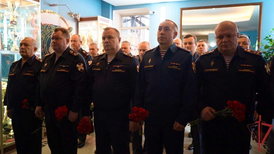 Столичные росгвардейцы почтили память погибших при исполнении служебного долга коллег (видео)
