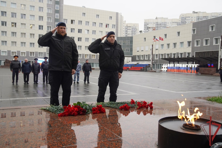 В столичном главке Росгвардии почтили память погибших при исполнении служебного долга (Видео)