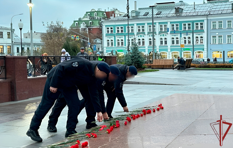 Столичные спецподразделения Росгвардии провели церемонии возложения цветов в память о погибших товарищах