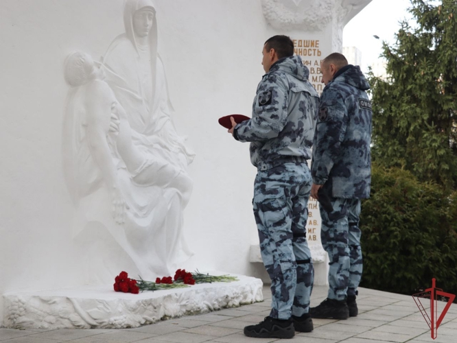 В День ветеранов войск правопорядка сотрудники ОМОН «Авангард» столичного главка Росгвардии почтили память погибших товарищей