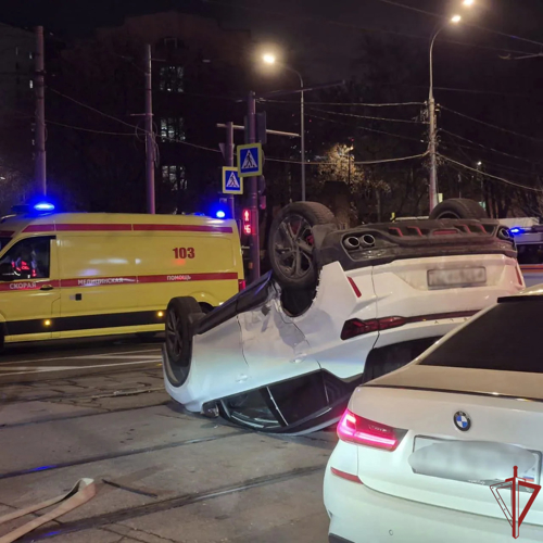 Сотрудник московского ОМОН "Авангард" Росгвардии пришел на помощь пострадавшим в серьезном ДТП
