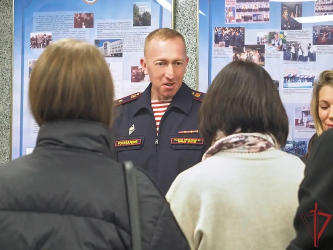 Офицер столичного главка Росгвардии принял участие в брифинге в подшефном колледже
