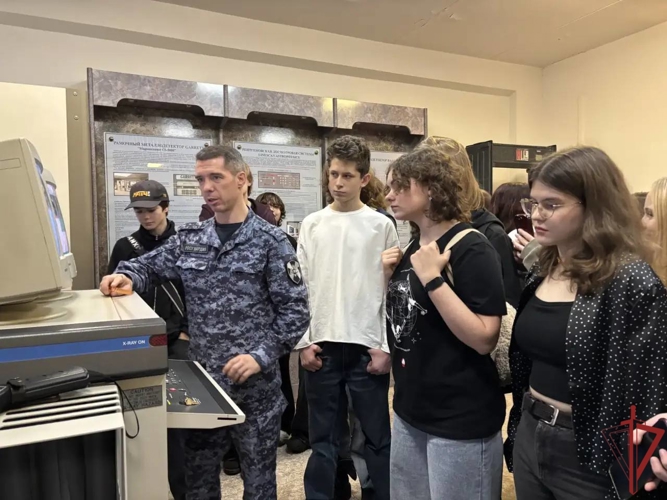 В столичном Центре подготовки сотрудникоов Росгвардии состоялся День открытых дверей для школьников