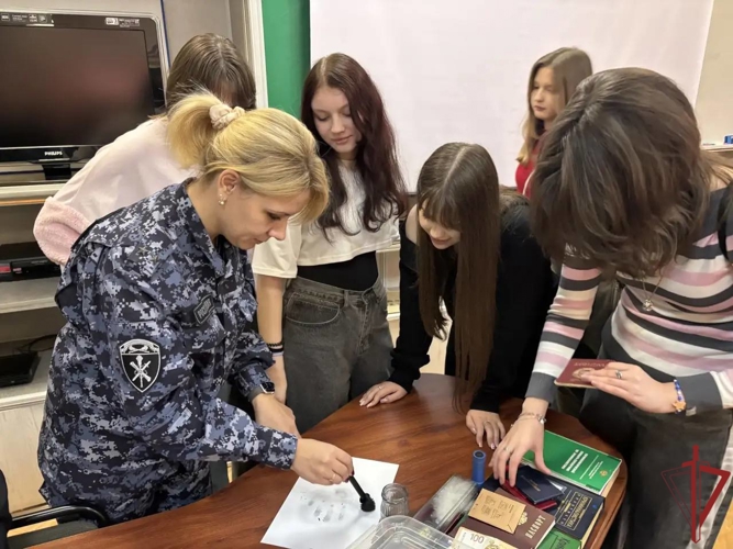 В столичном Центре подготовки сотрудникоов Росгвардии состоялся День открытых дверей для школьников