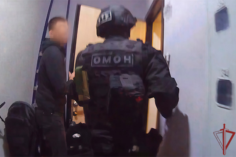 При содействии спецназа Росгвардии пресечена незаконная деятельность по сбыту фальсифицированной лекарственной продукции (видео)