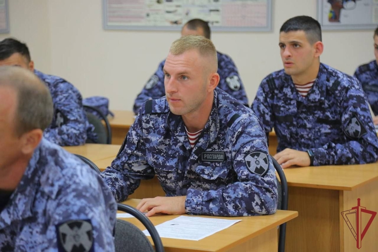 В День кикбоксинга героем рубрики «Знай наших» стал сотрудник вневедомственной охраны старшина полиции Денис Д.