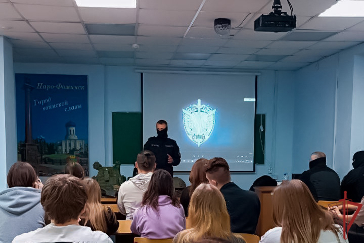 Столичные спецназовцы рассказали студентам колледжа о службе 