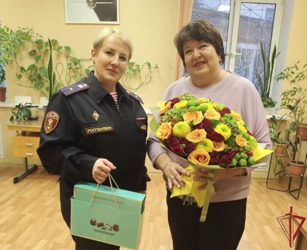 В День матери столичные росгвардейцы поздравили матерей и вдов сослуживцев