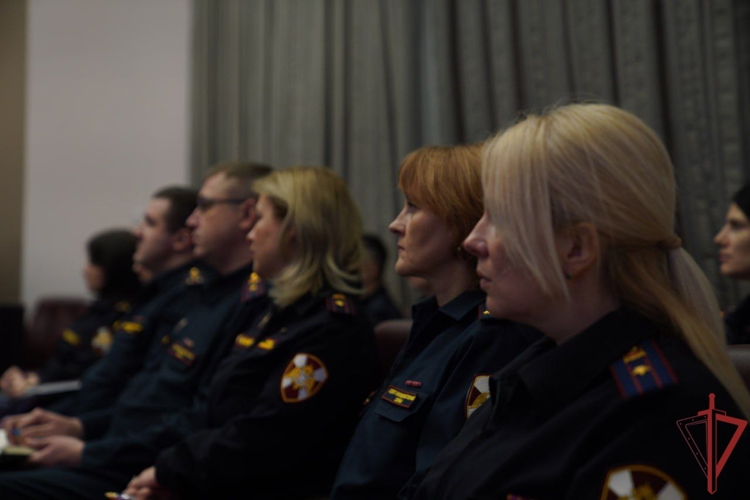 В столичном главке Росгвардии состоялся круглый стол с сотрудниками юридической службы