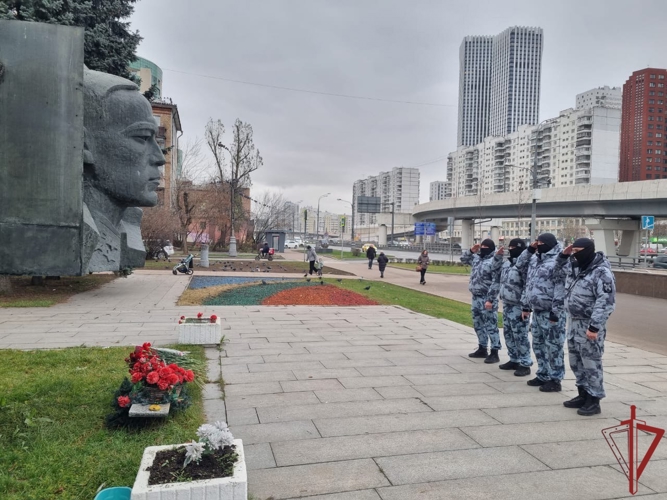 В День Неизвестного Солдата столичные спецназовцы почтили память павших героев