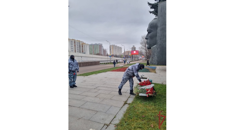 В День Неизвестного Солдата столичные спецназовцы почтили память павших героев