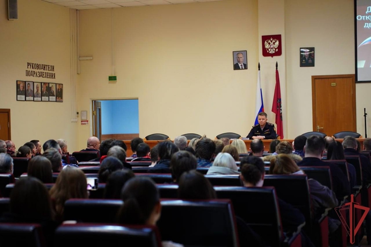 Столичные росгвардейцы провели День открытых дверей для волонтёров