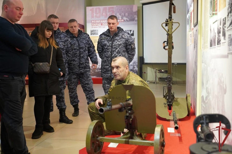В День воинской славы столичные росгвардейцы посетили места сражений за Москву