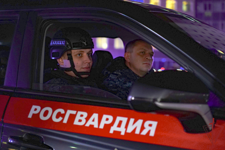 Сотрудники вневедомственной охраны столичного главка Росгвардии открыли флешмоб единства народов России