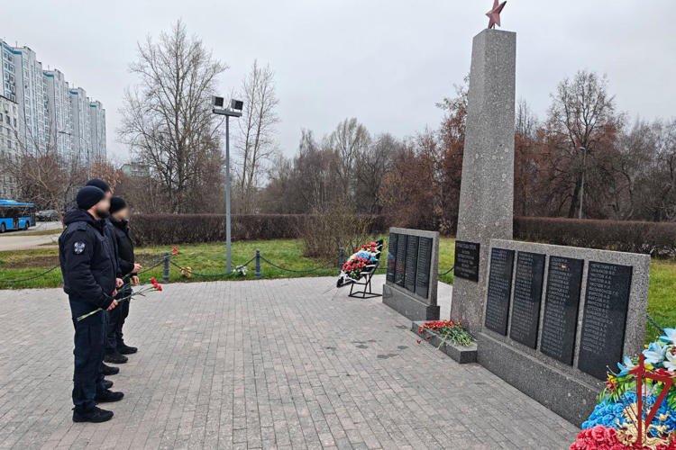 В День Героев Отечества спецназовцы столичного главка Росгвардии приняли участие в памятных мероприятиях (видео)
