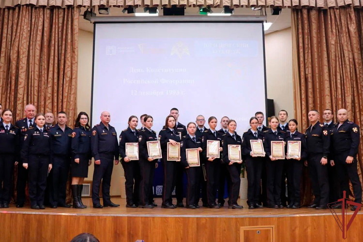 Столичные росгвардейцы провели викторину для курсантов ко Дню Конституции