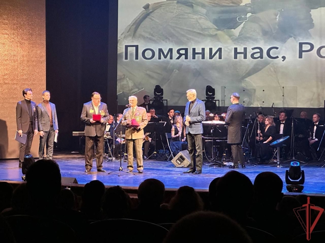 Сотрудники Росгвардии в Москве почтили память участников вооруженных конфликтов на вечере «Помяни нас, Россия»