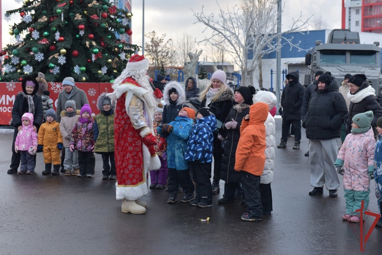  Новогодний праздник для детей столичных росгвардейцев состоялся в Москве