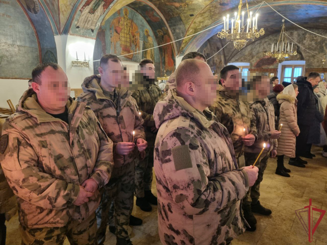 Спецназовцы столичного главка Росгвардии встретили праздник Рождества в храме на северо-западе Москвы