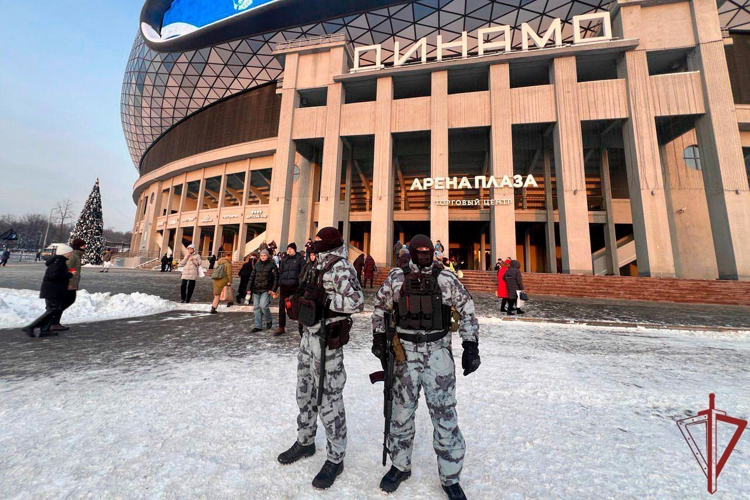Московские росгвардейцы обеспечили безопасность проведения хоккейных матчей (видео)