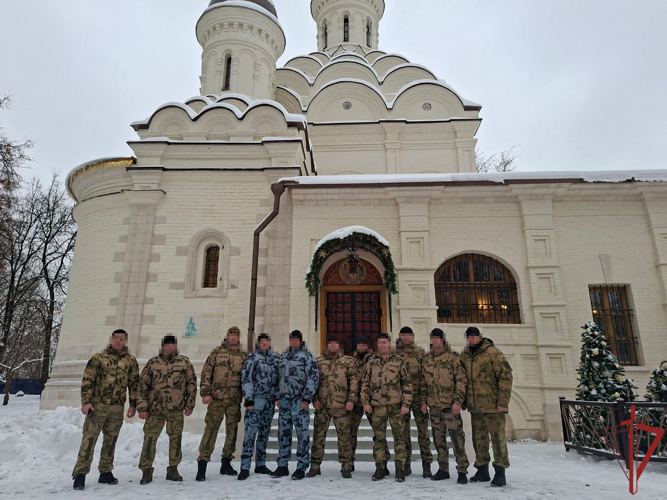 Спецназовцы столичного главка Росгвардии встретили праздник Рождества в храме на северо-западе Москвы