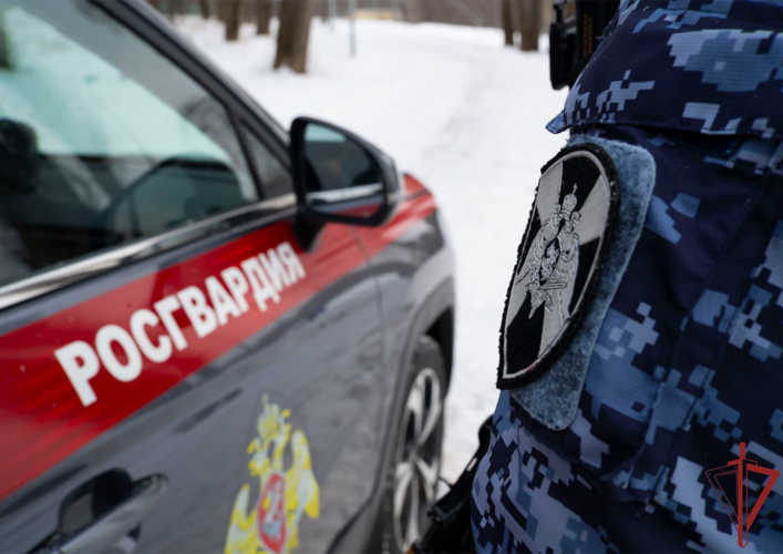 Московские росгвардейцы задержали мужчину, устроившего пьяный дебош в ресторане (видео)