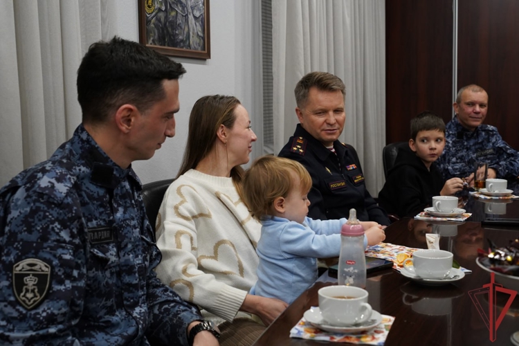 Первые мечты, загаданные на «Ёлке желаний» столичных росгвардейцев, исполнены (видео)