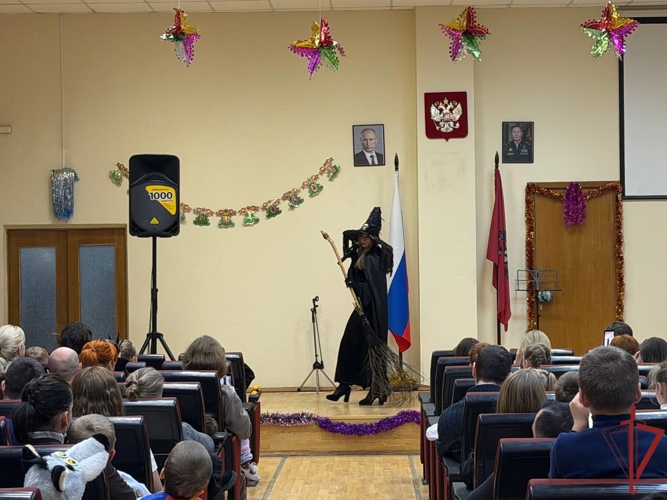 Московские росгвардейцы провели новогодний праздник для детей (видео)