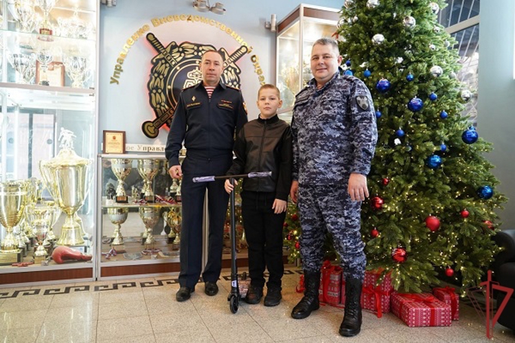 Столичные росгвардейцы исполняют мечты детей в рамках акции «Ёлка желаний» (видео)