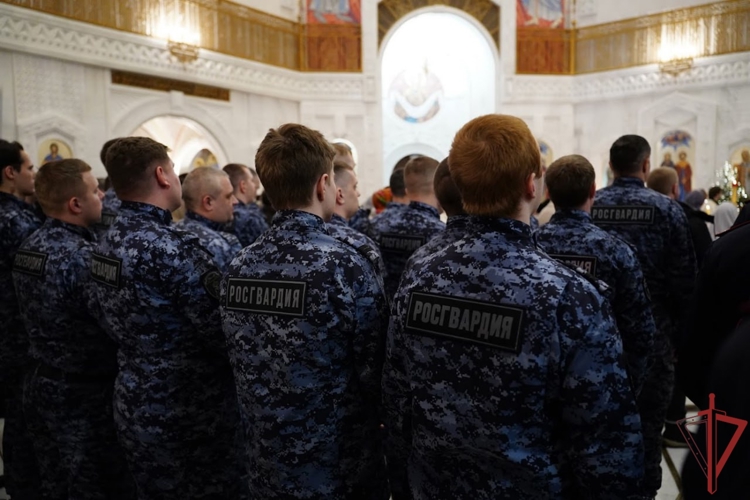 Столичные росгвардейцы приняли участие в рождественском богослужении