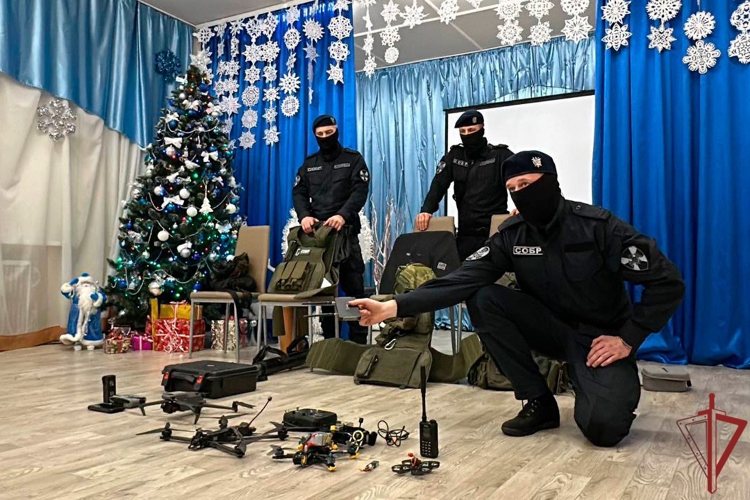 Росгвардия провела новогоднюю акцию для детей в Серпухове
