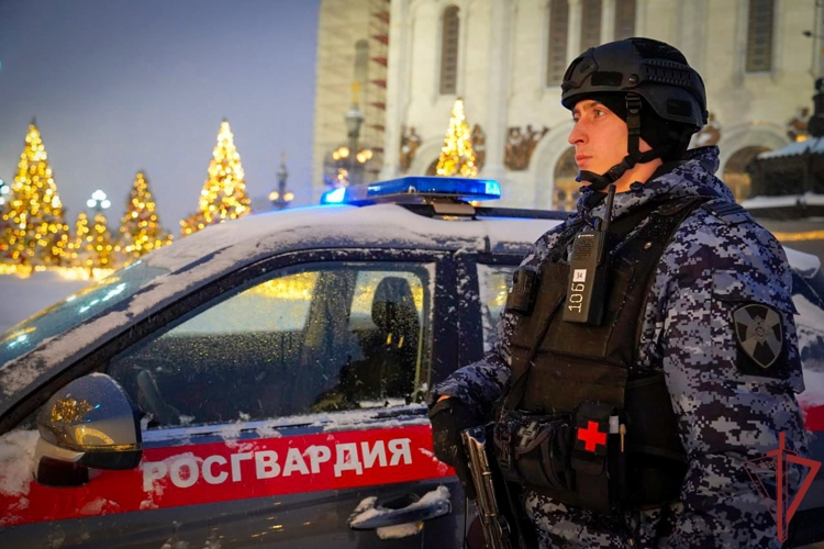 Сотрудники Росгвардии задержали дебоширку в хостеле на востоке Москвы (видео)