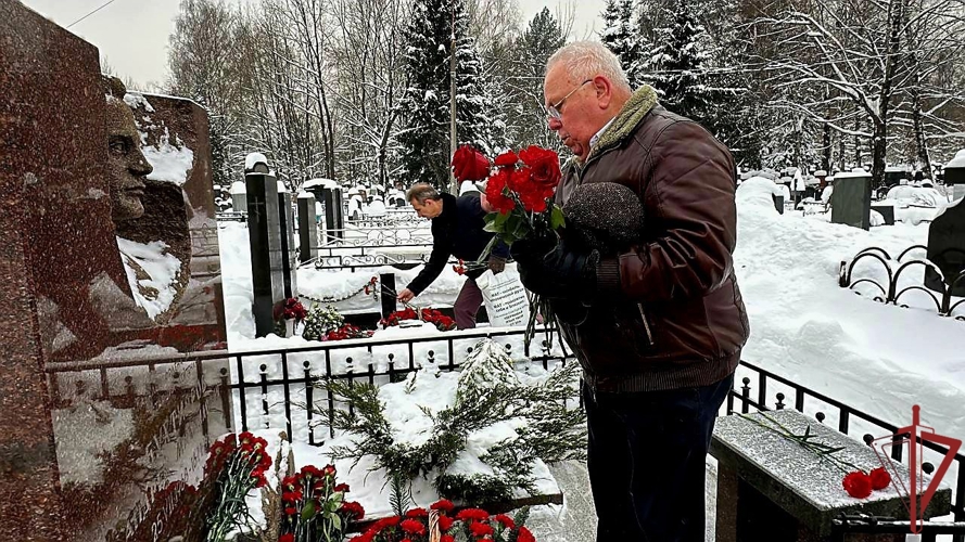 В Москве почтили память бойцов столичного СОБР, погибших в селе Первомайское 30 лет назад 