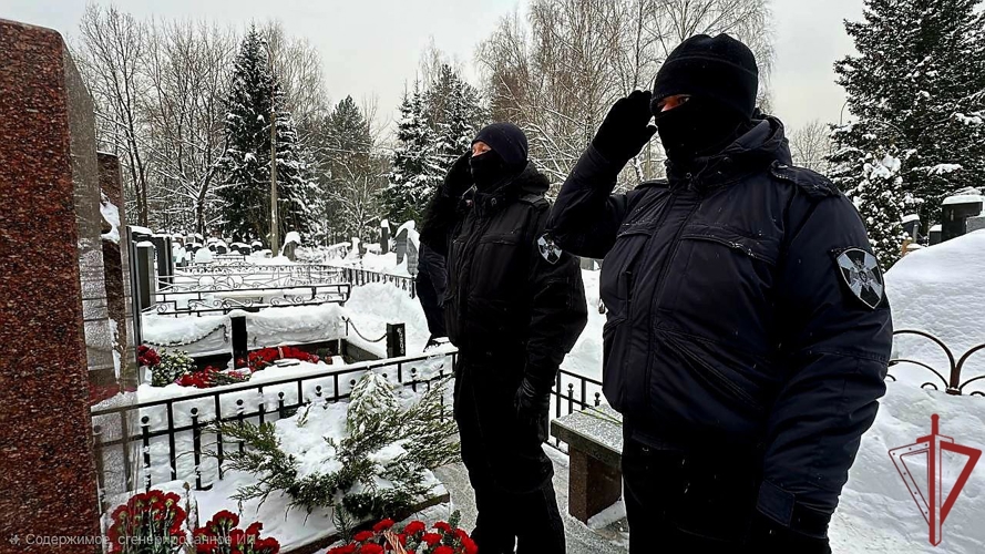 В Москве почтили память бойцов столичного СОБР, погибших в селе Первомайское 30 лет назад 