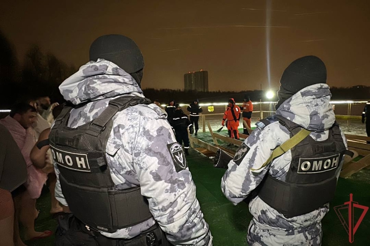 Столичные росгвардейцы обеспечили безопасность мероприятий, посвящённых Крещению Господню (видео)