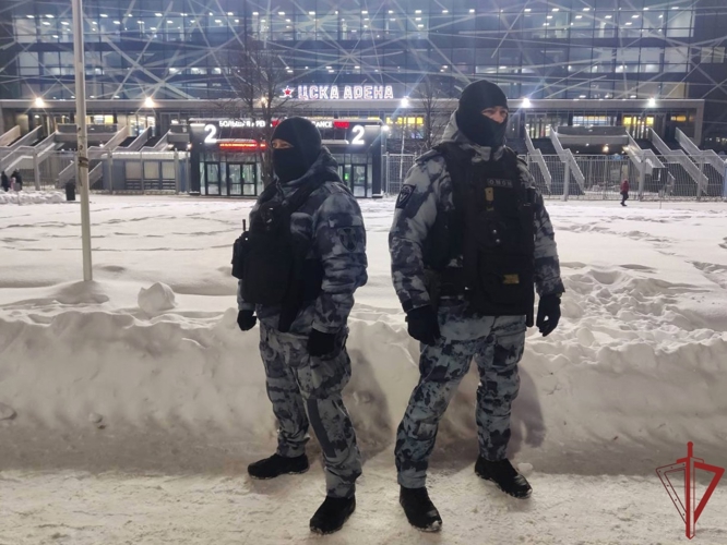 Сотрудники и военнослужащие столичного главка Росгвардии обеспечили безопасность матча КХЛ (видео)